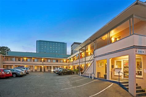 3003 Colby Ave., Everett, WA 98201. Mid-scale Downtown property. 10 meeting rooms in hotel. From $109. Very Good 4.0 /5 Recent Reviews More Details. Best Western Cascadia Inn : 2800 Pacific Ave. +1-800-716-8490. 2800 Pacific Ave., Everett, WA 98201. Cheap Downtown property. 